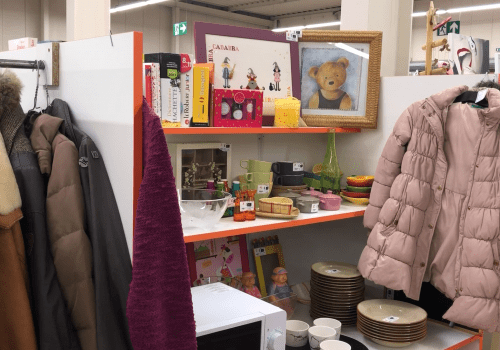 photo d'un stand dans vide grenier permanent