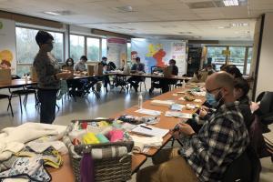 atelier remise des kit couches lavables au SYMEVAD