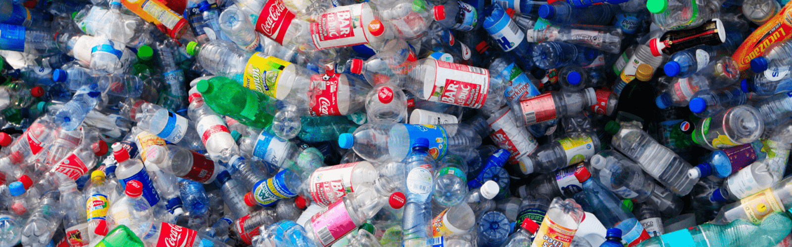 bouteilles en plastiques vides mis en vrac