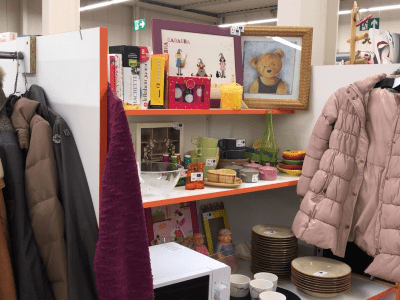 photo d'un stand dans vide grenier permanent